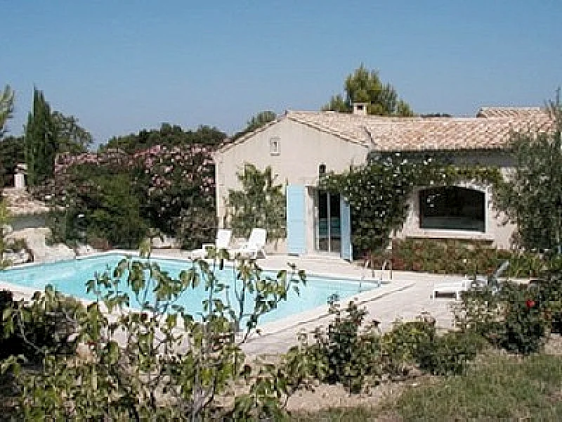 Provençal villa at the Foot of the Alpilles