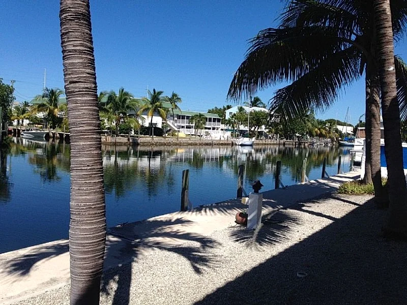 Cozy & Charming Waterfront Condo - Marathon