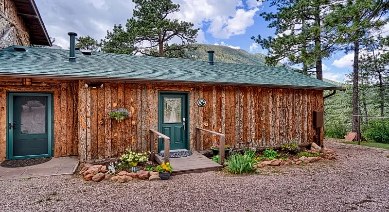 Guest Cabin at Pikes Peak near Colorado Springs - Rocky Mountain Lodge
