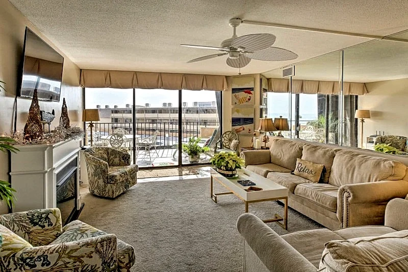 Oceanfront Resort Condo: Maisons Sur Mer!