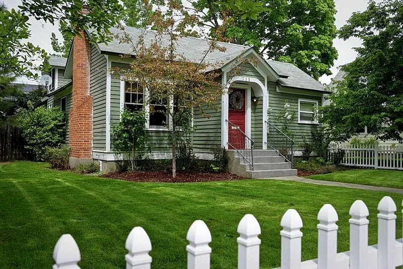 Charming Cottage by the Lake - Family & Pet Friendly - Fort Grounds Neighborhood