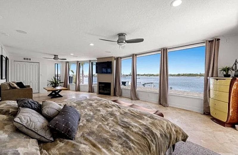 Private Waterfront Estate Event Venue / Vacation Rental-8 bd /7 bt sleeps 24