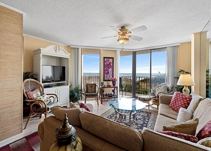 Beautifully Decorated and Well Kept oceanfront condo + FREE DAILY ACTIVITIES!