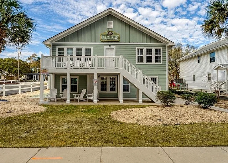2 story, 2nd Row Beach House w/private pool & hot tub + FREE DAILY ACTIVITIES