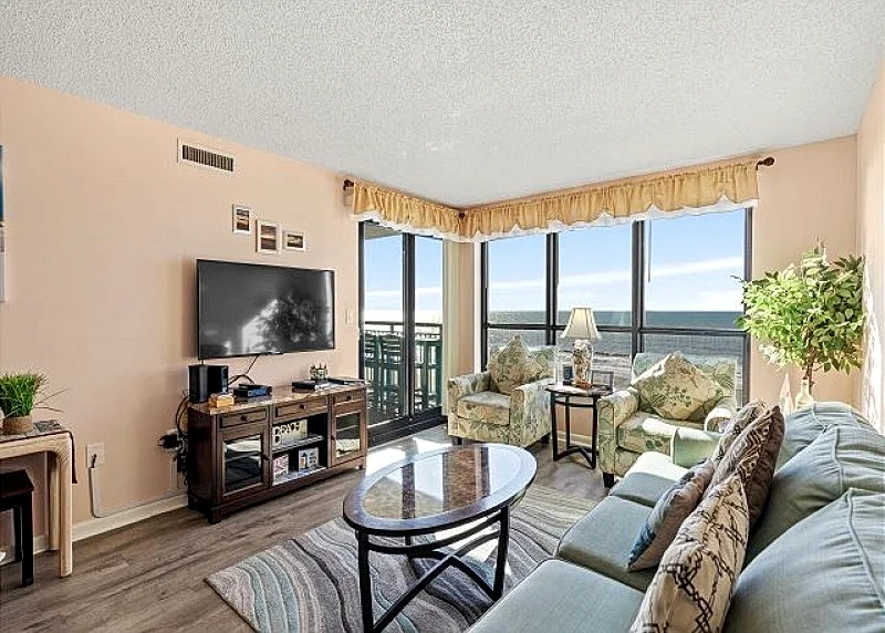 Recently Renovated Oceanfront Condo + FREE DAILY ACTIVITIES!