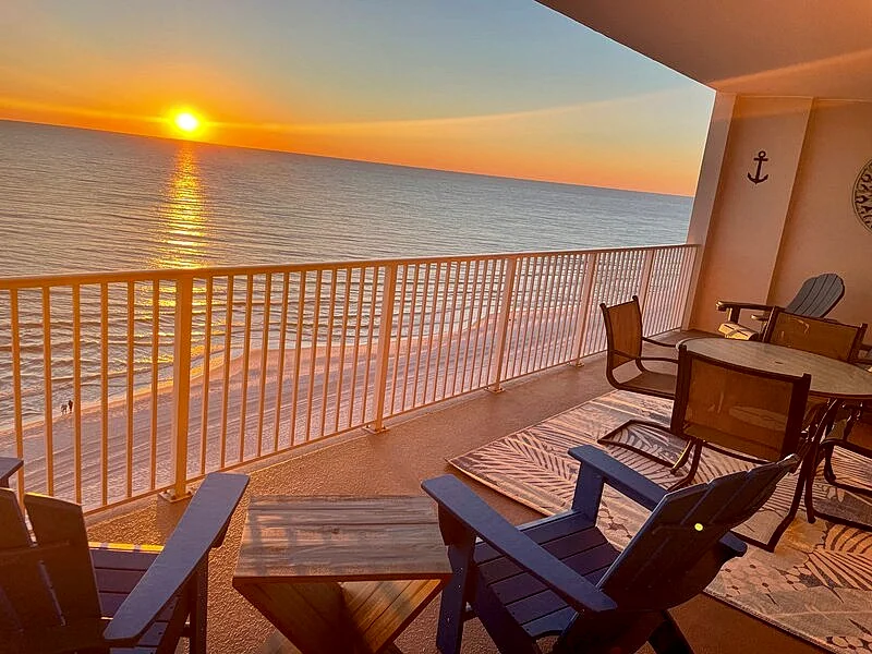 Condo on the Beach! Sleeps 6! Best Reviews! Many Extras to feel at home!