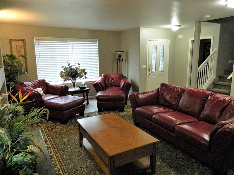 Upscale Puyallup Home Near Seattle, Tacoma, Puget Sound, Cascade Mountains
