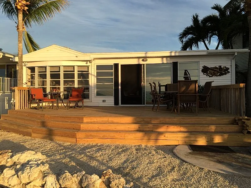 Charming Fishing Bungalow on the Bay – Waterfront Retreat in Long Key