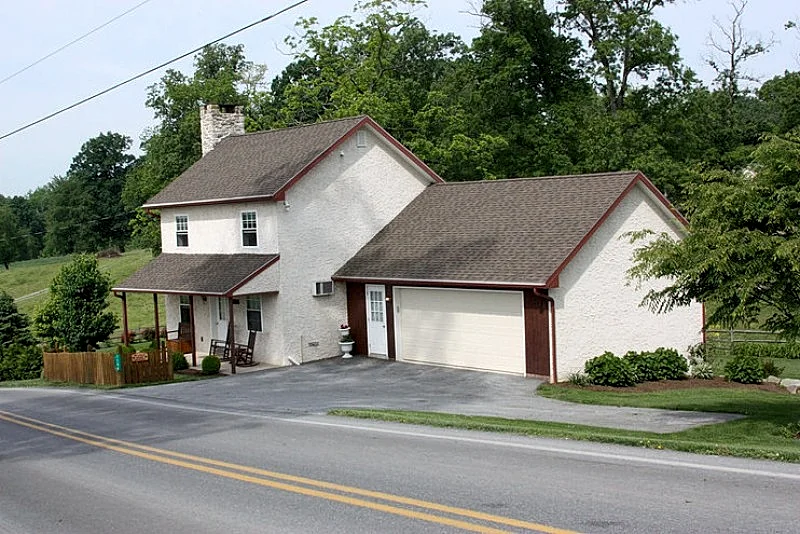 Honeymoon, Anniversary and Romantic Getaway Cottage