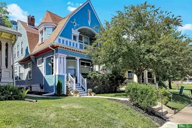 Centrally located in Omaha! Great for families/groups. Featured in Magazine!