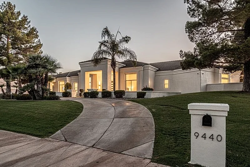 Camelback Golf Course View - Close to the Best of Everything