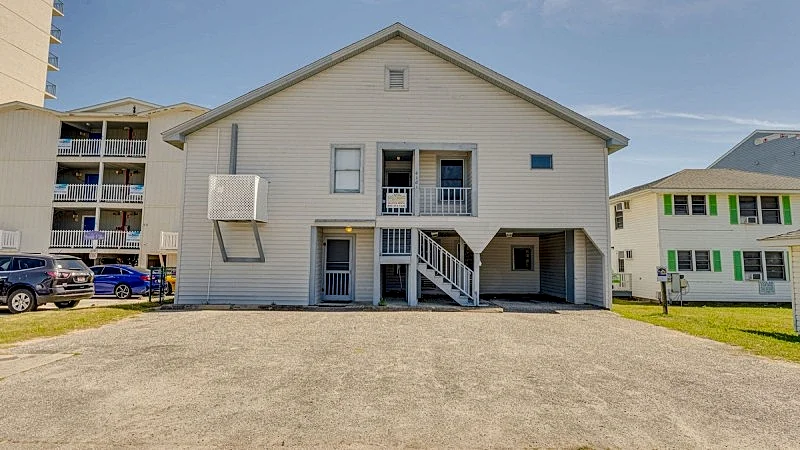 BARNETT HOUSE BOTTOM - OCEANFRONT - WINDY HILL SECTION