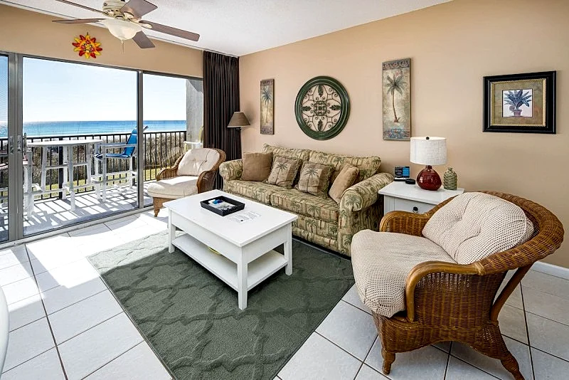 E.T.W1004:Updated beach front 1Br, Free beach service, Golf, Snorkeling daily