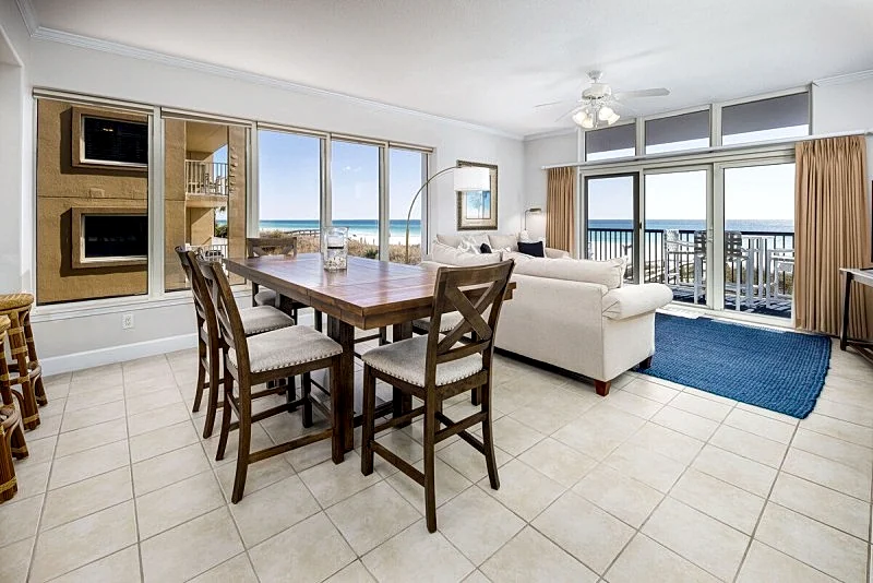 South Beach 102: An oasis ready to be enjoyed! Come stay at this elite unit!!