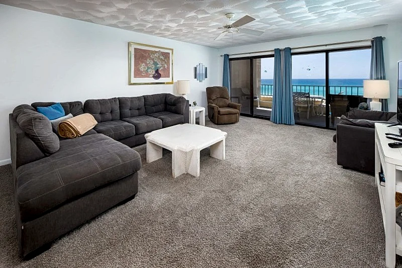 Surf Dweller 409: Great unit ~ CHEF friendly ~ Free beach CHAIRS & UMBRELLA~