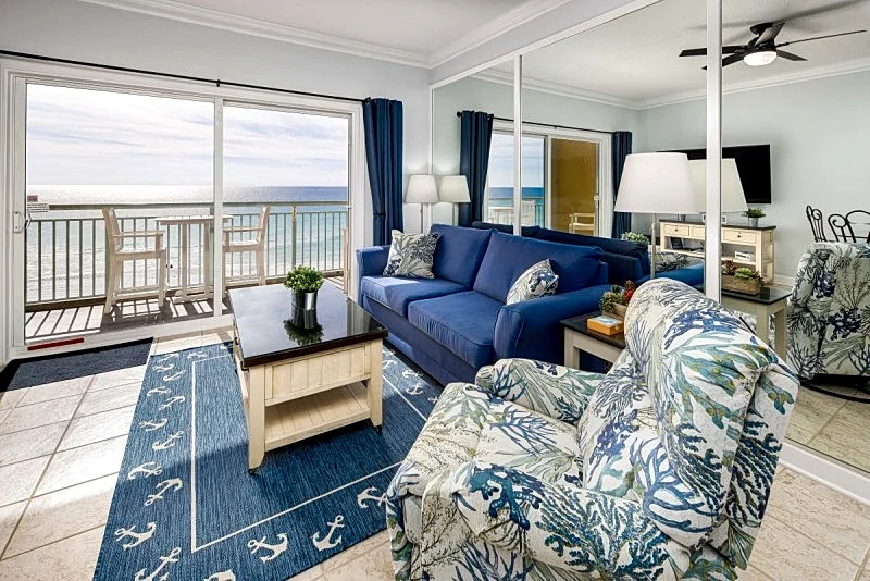 Pelican Isle 603: Stainless appliances, bistro patio furniture, golf & MORE~