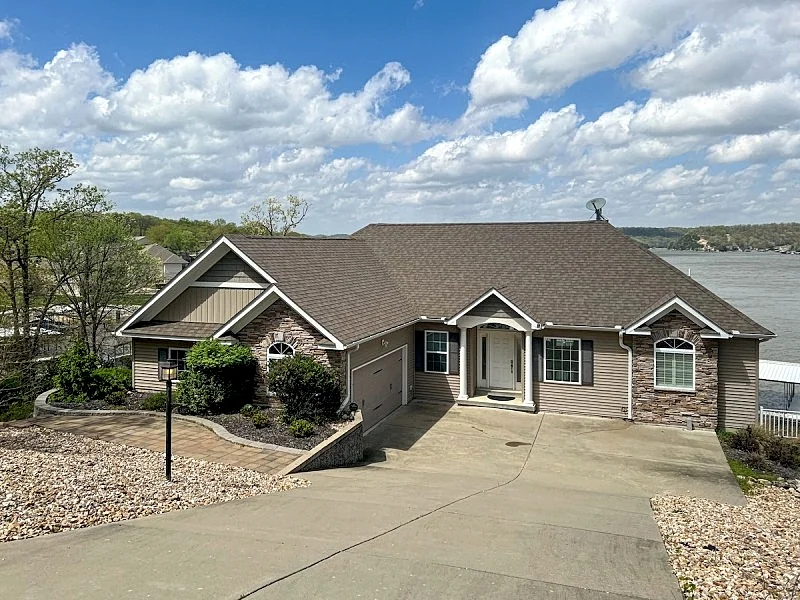 Arrowridge - A Beautiful Waterfront Home for the Whole Family!