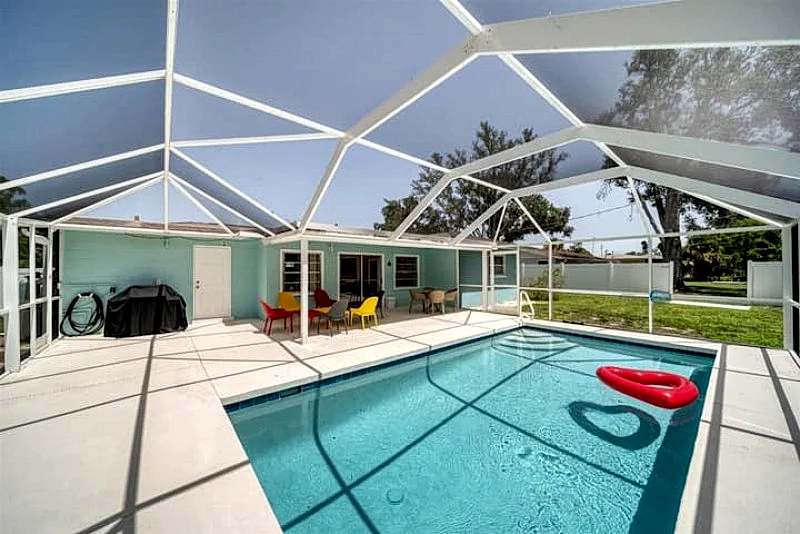 Polaris Venice Pool Villa with Bikes Kayaks & fun!