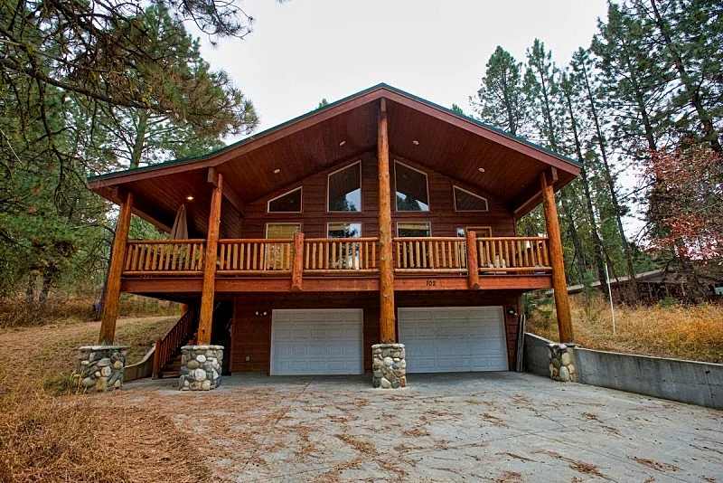 Cascade Multi-Family Cabin - 1 Block to Lake Cascade and Golf Course - Game room - Wood stove