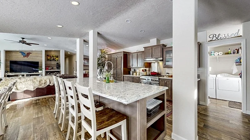 Grand Manor - Near Tamarack and Lake Cascade - AC - Pet friendly - fenced yard - trailer parking