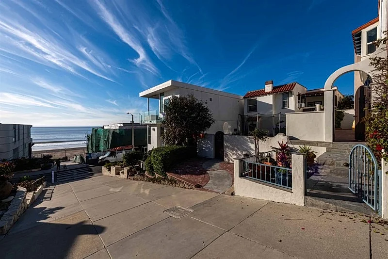 Hermosa Beach Luxury Living, Spacious 1-Bedroom with Private Patio & Garage