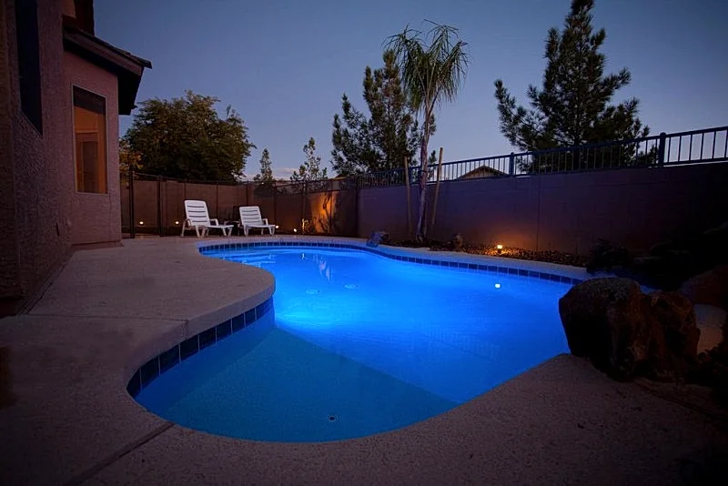 Single-Storey Spacious private home with spa, pool, & very private backyard