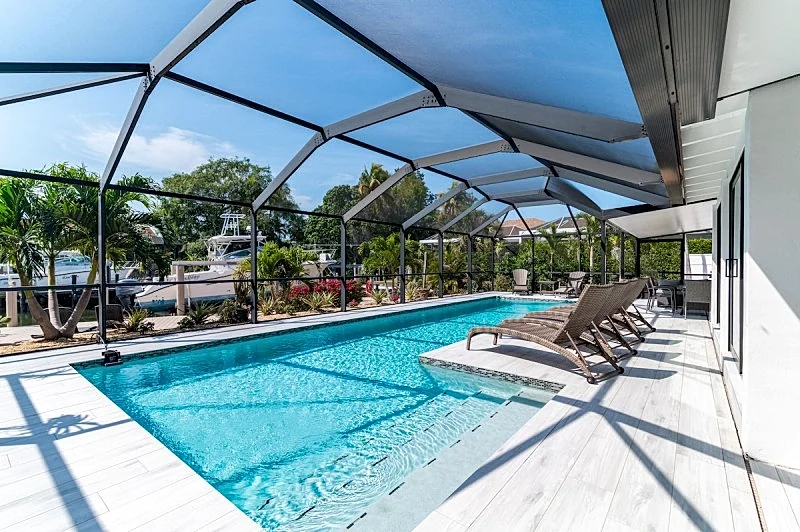 2 Bed Waterfront House I Minutes Away From The Beach