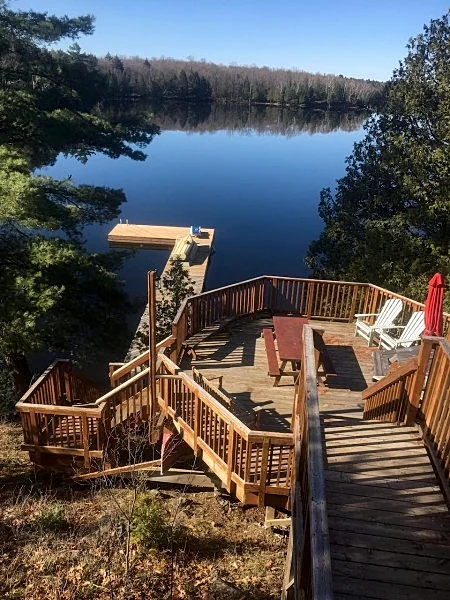 4 Bedroom Lakefront Cottage with Privacy