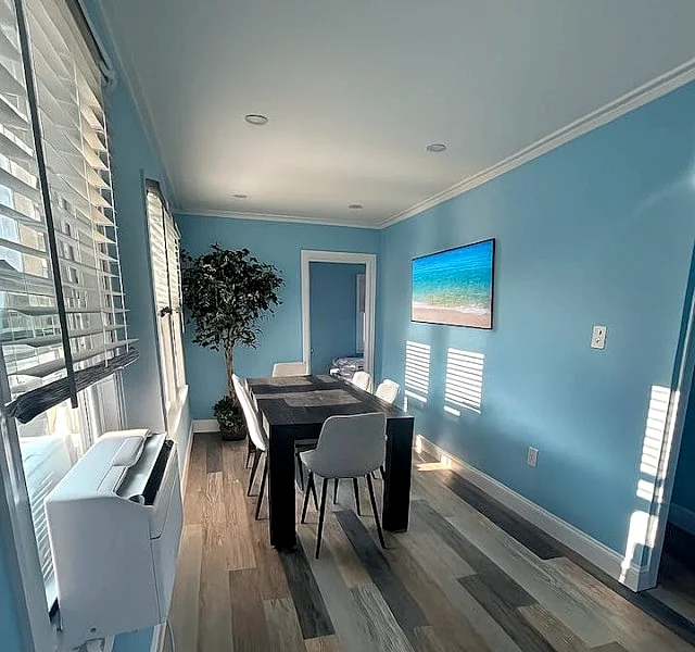 Renovated 3-bedrm, 1-bath Beach Block