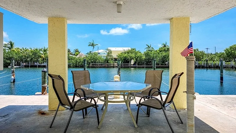 Blue Buoy 1 BR, 1BA Condo w/ Boat Slip & Shared Pool