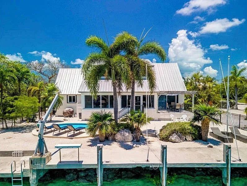 Reel Sunset 3/2 with Pool and Canal front in Duck Key