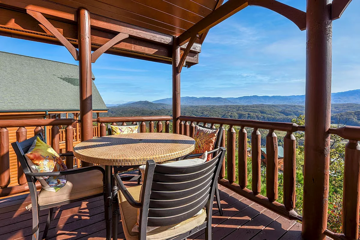 Top of Beautiful Legacy Mountain Resort, Amazing Views, Game Room 2 king suites
