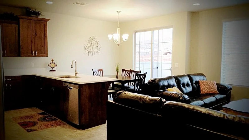 3-Bedroom Townhome - Heated Pool/Jacuzzi