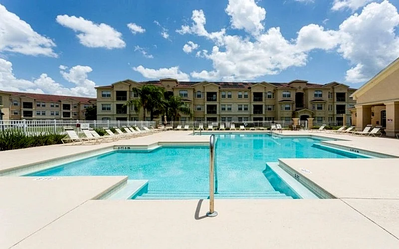 Beautiful 3 Bed 2 Bath Luxury Poolside Condo