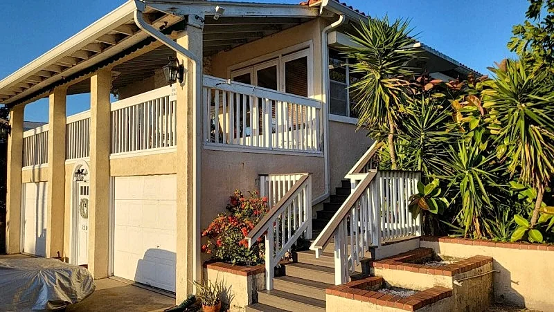 Spacious Beach House Unit, Beautifully Furnished 2 Bed 2Bath./2Min.Walk To Beach
