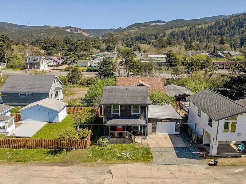 Twin Tides, ~ Steps to Beach! Pool Table & Grill. 3bdr Sleeps 8 + 3 Kids