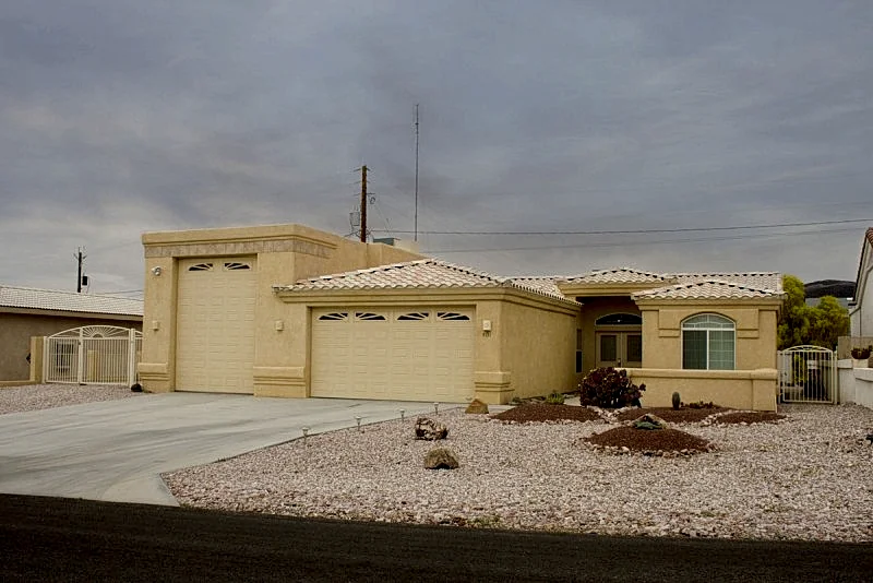 Quiet 3 Bd Plus Den 2 Ba Home w/2 Car Garage & Gated RV Parking