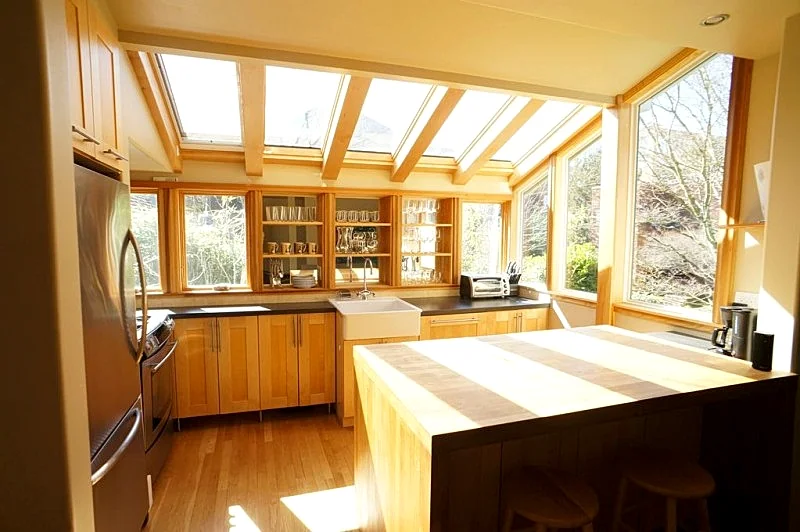 One Block Off Broadway - 2 bed/2 bath with parking in hip historic Capitol Hill