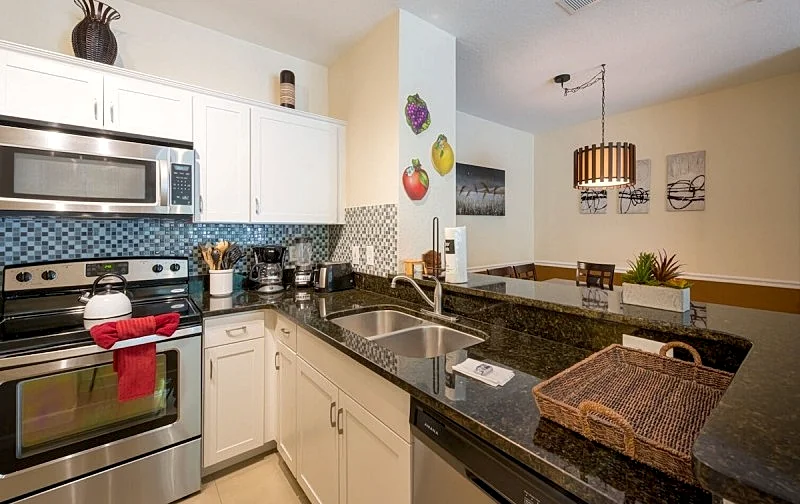 Stunning Condo Near All The Attractions In A Gated Community.