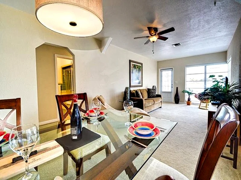V1-2 BR, direct waterfront, 2 min walk to beach