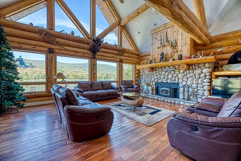 CUSTOM LOG CABIN SLEEPS 23 ,SOARING CEILINGS FESTIVALS, LAKEFRONT 10 KAYAKSMORE