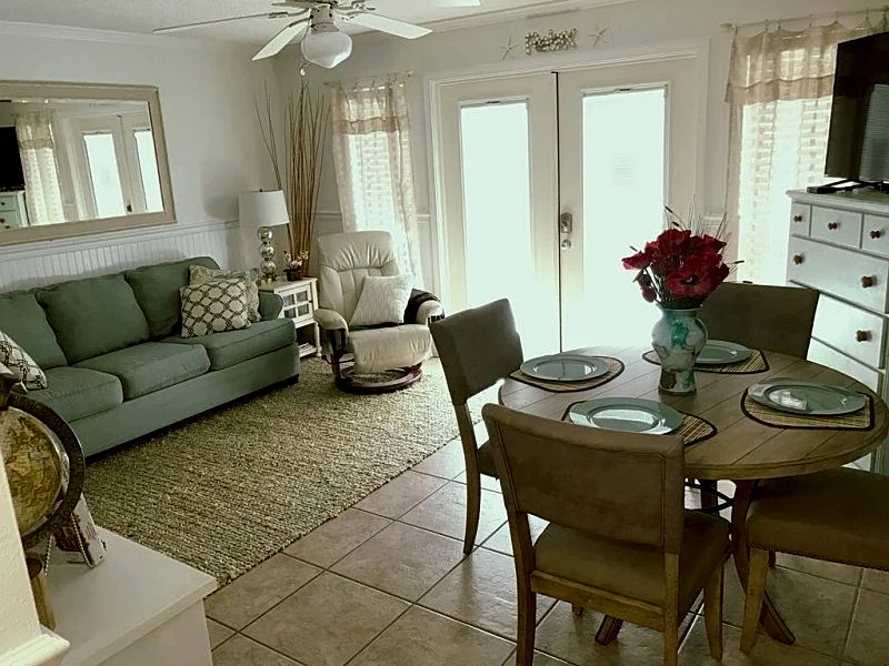 Tranquil, Cozy, and Convenient; 1st floor Beach Condo @ Perdido Key