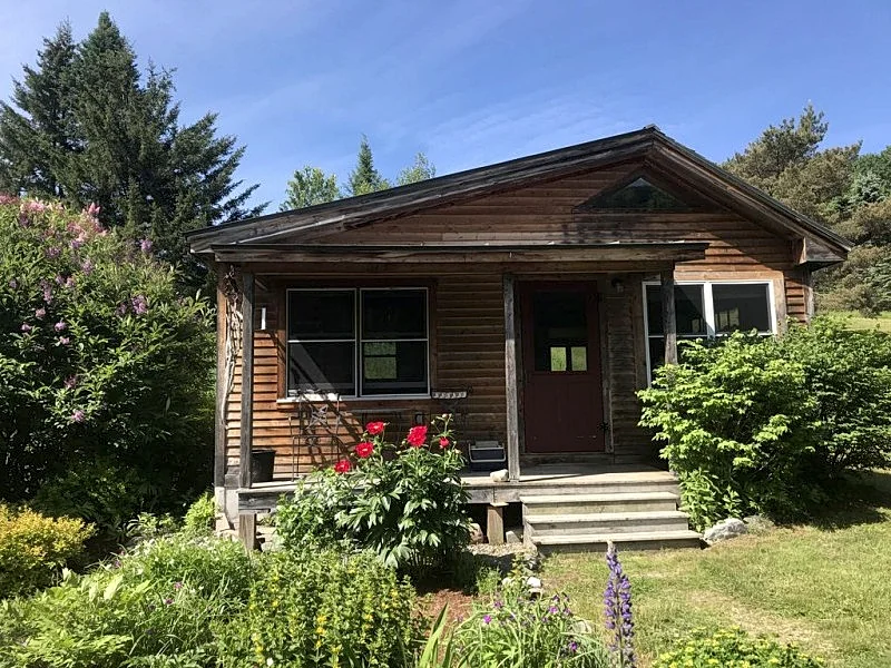 Charming & Private, 4-Season *Custom-Designed Guest Cottage