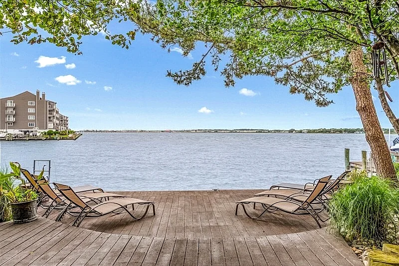 6 Bedroom/3.5 Bath Direct Bayfront Home Near the Beach in Downtown Ocean City