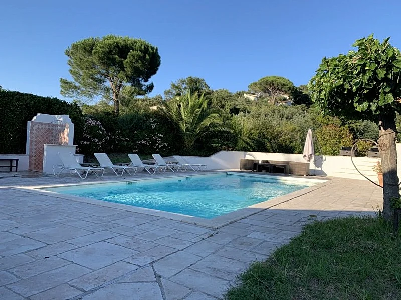 Own pool heated, pétanque, ping pong. 1 km from Beach/Town. Renovated 2020