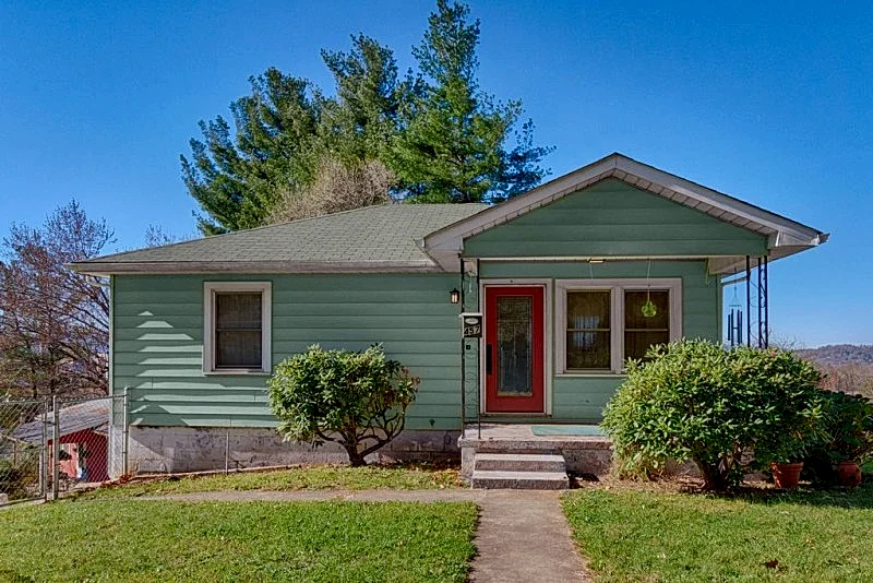 Downtown Convience with Great Mtn Views & Stylish Design & Short Walk Downtown