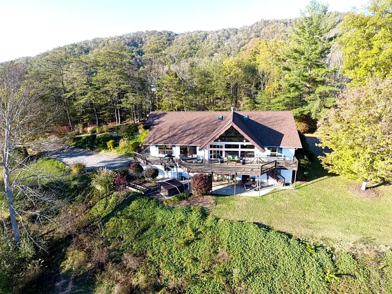 Social Distance here! Restricting reservations: Views, Privacy, Dog friendly!