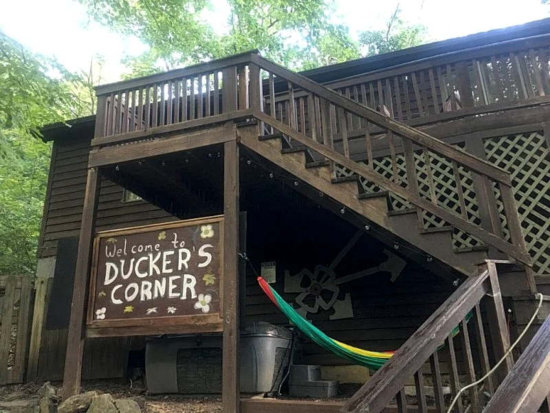3-Br (5 beds) 2-Ba House in mtns near town. In mtns near town! Hot tub!