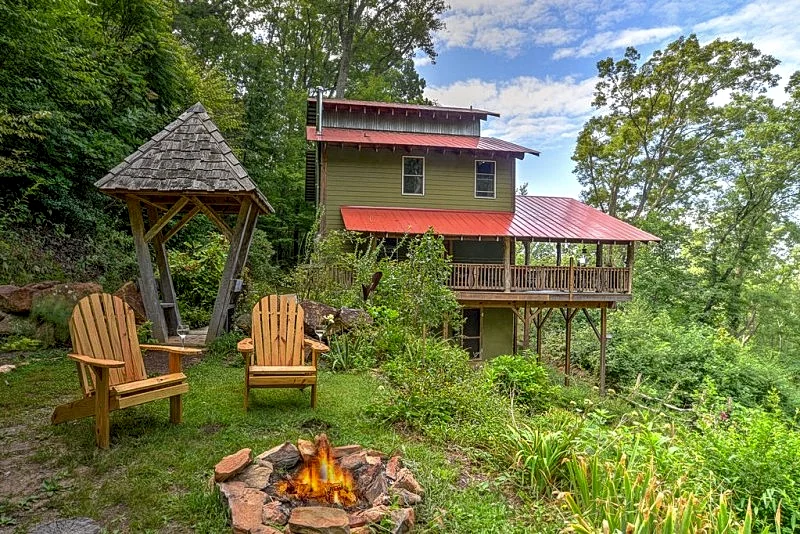 Enchanting, Family-Friendly, Outdoor Activities, Fire Pit, Indoor Slide