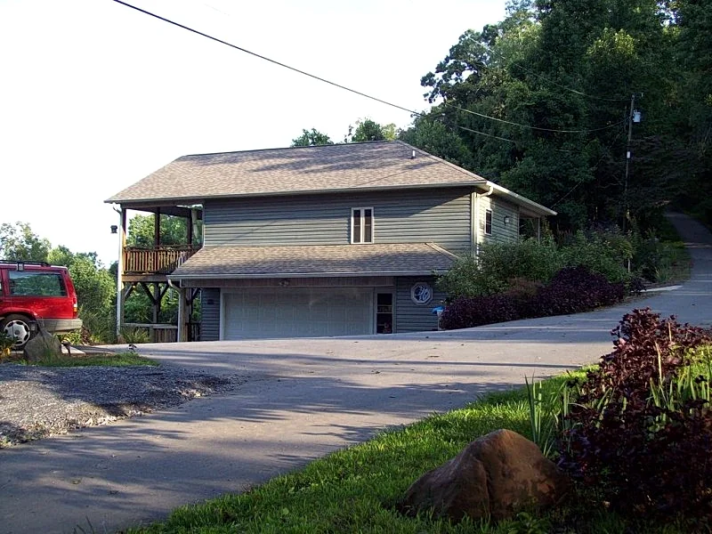 Rustic Cabin, Appalachian Elegance, Rural But Close